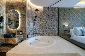 A modern bathroom with a freestanding bathtub, a shower area, and a large mirror. - Sol Atelier | Apartments by Monaro* * * * * (Madrid)