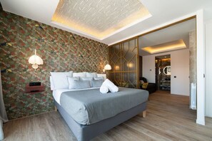 A modern bedroom with a large bed, a decorative wall, and a unique ceiling design. - Sol Atelier | Apartments by Monaro* * * * * (Madrid)