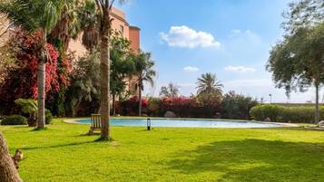 Apartamento, balcón, vistas a la ciudad | Piscina