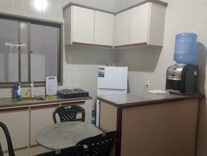 Private kitchen - Private room 01 in the center of the apartment. (Rio Verde)