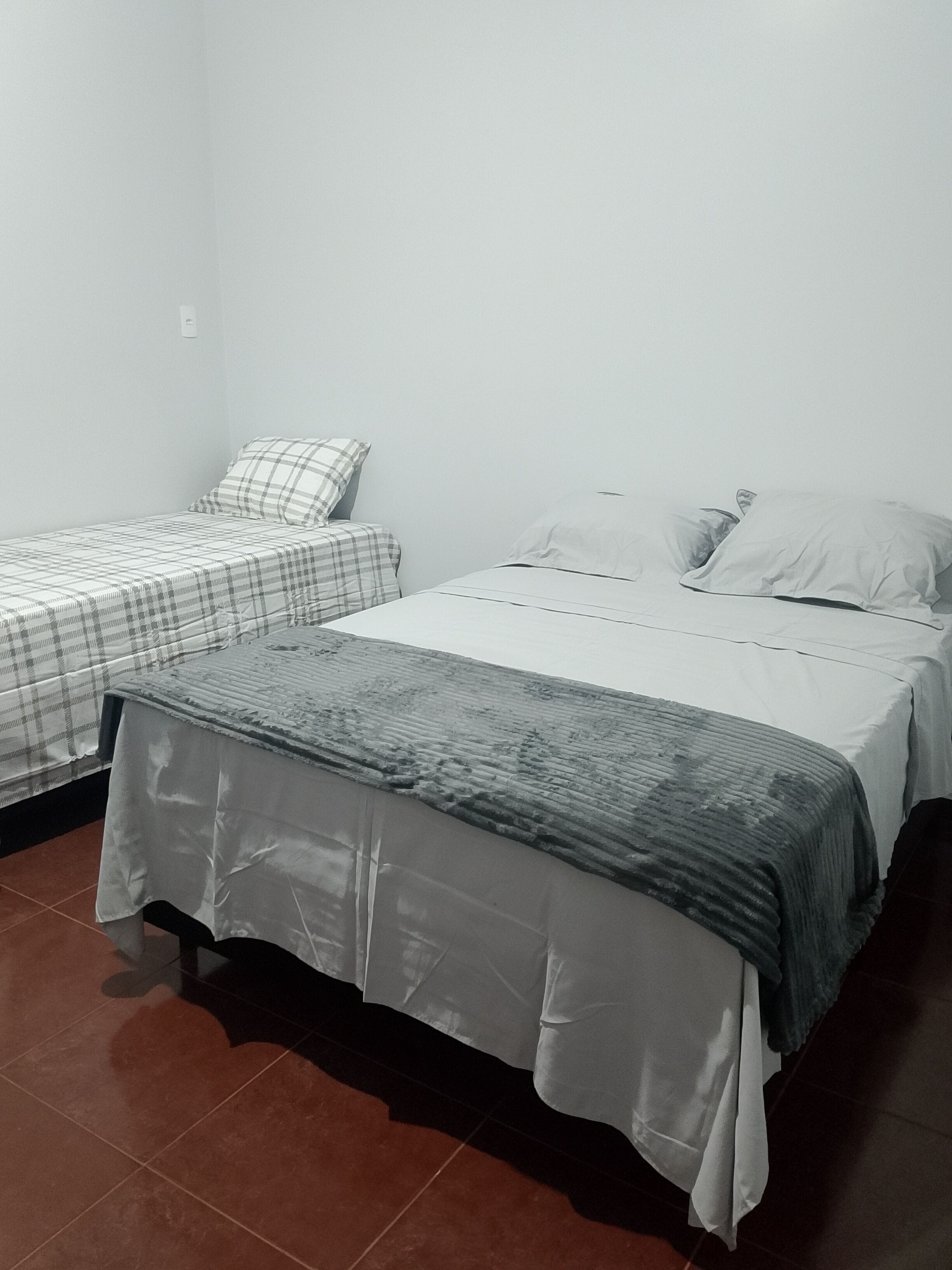 WiFi, bed sheets