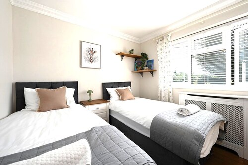 Milcourt -  a managed house that sleeps 8 guests  in 4 bedrooms