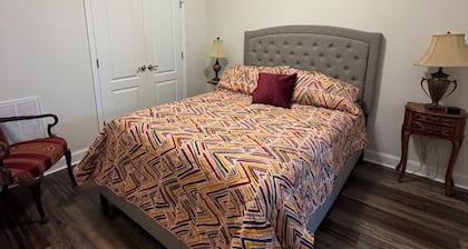 Cozy 1-bedroom apartment in Historic Downtown Tifton with AC and Patio View