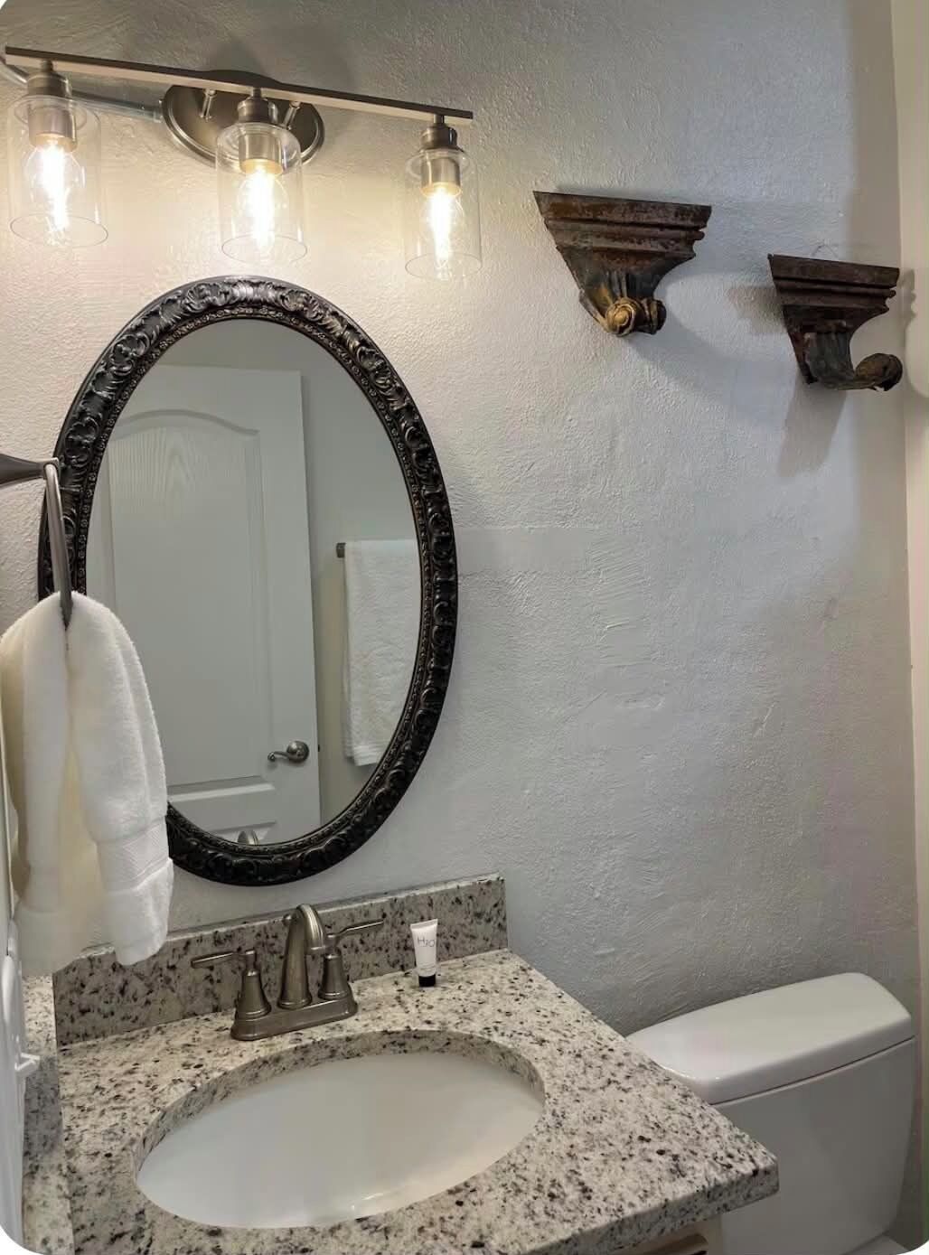Doccia, asciugacapelli, asciugamani, sapone