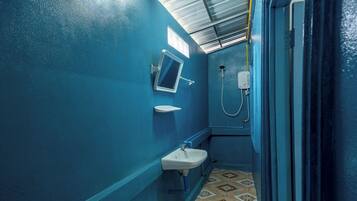 Handtücher, Seife, Shampoo, Toilettenpapier