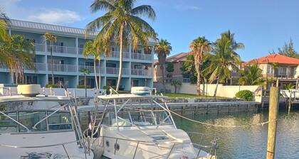 Cottage with AC on cristal Atlantic waters step off your door, all activities...