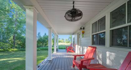 Get away from it all! Peaceful 3-bedroom farmhouse near Big Stone Lake