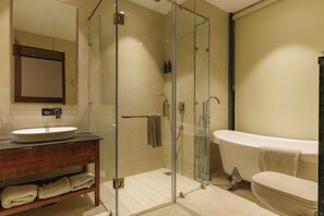 Familie suite | Badkamer | Gratis toiletartikelen, een haardroger, handdoeken, zeep