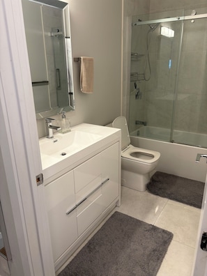 Bathroom - Furnished 2-Bedroom in Wellington Village | 30+ Day Stays** (Ottawa)