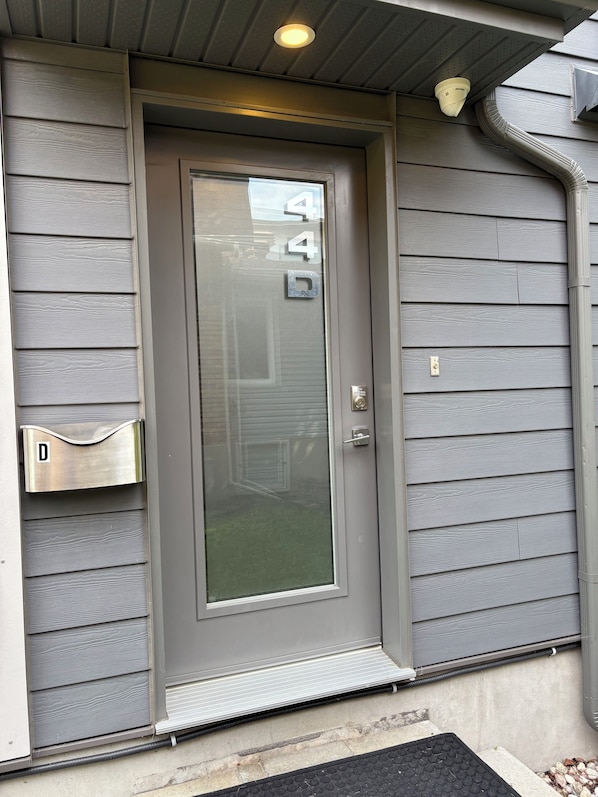 Exterior detail - Furnished 2-Bedroom in Wellington Village | 30+ Day Stays** (Ottawa)