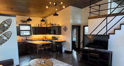 3-bedroom house in downtown Copper Harbor with AC