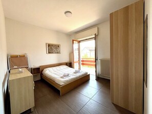 Bügeleisen/Bügelbrett, WLAN, Bettwäsche