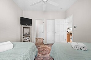 Iron/ironing board, WiFi, bed sheets - 2 bed 2 bath condo in Ocean Keyes, N. Myrtle Beach (North Myrtle Beach)