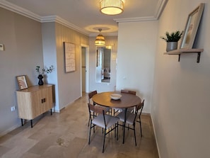 Dining - Elegant apartment next to beach and marina Estepona (Estepona)
