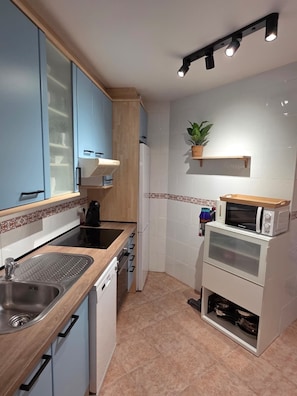 Coffee/tea maker, fridge, microwave, oven - Elegant apartment next to beach and marina Estepona (Estepona)