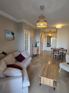 Smart TV - Elegant apartment next to beach and marina Estepona (Estepona)