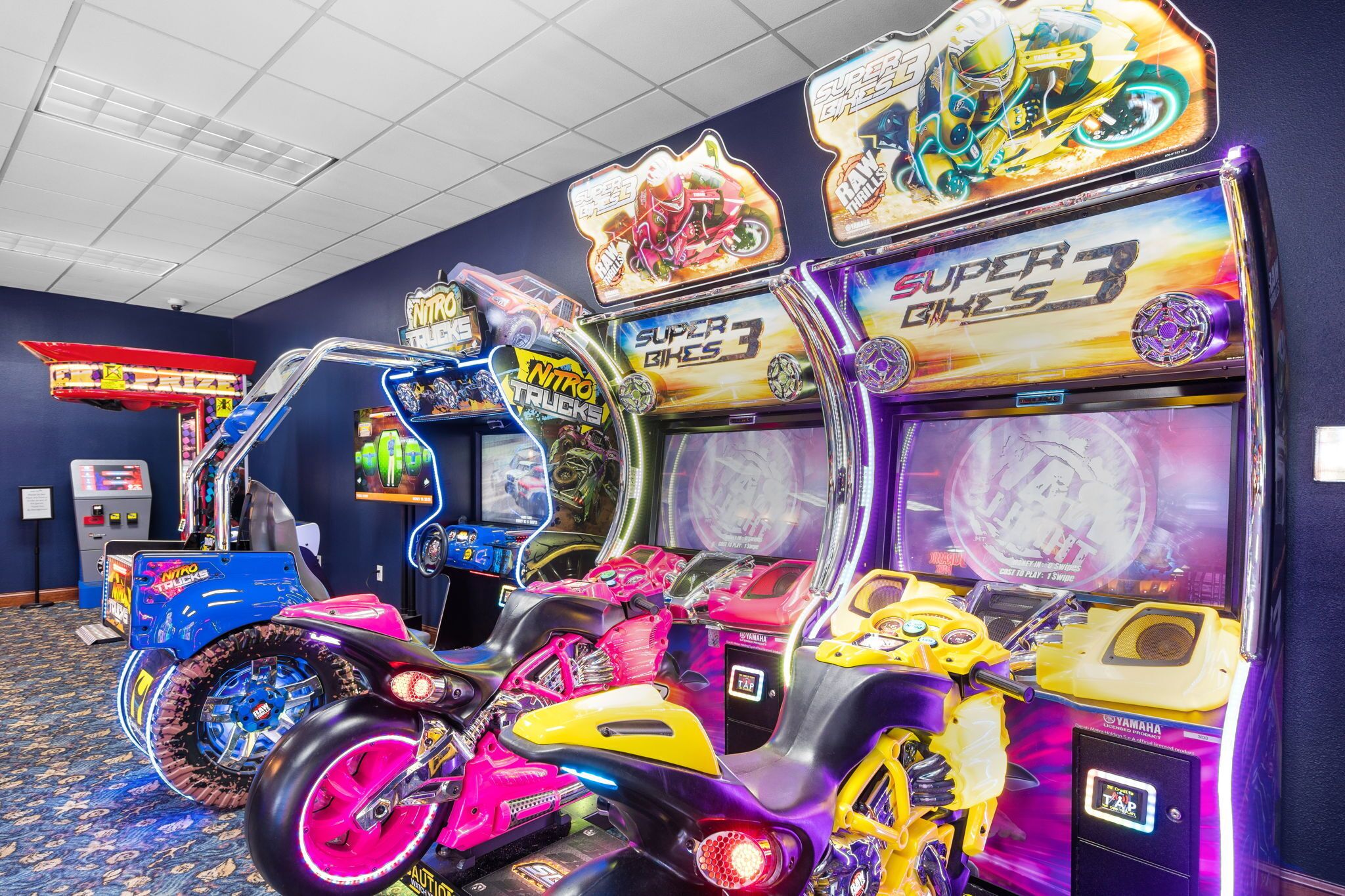 Arcadespelen met racegames, waaronder Nitro Trucks en Super Bikes 3.
