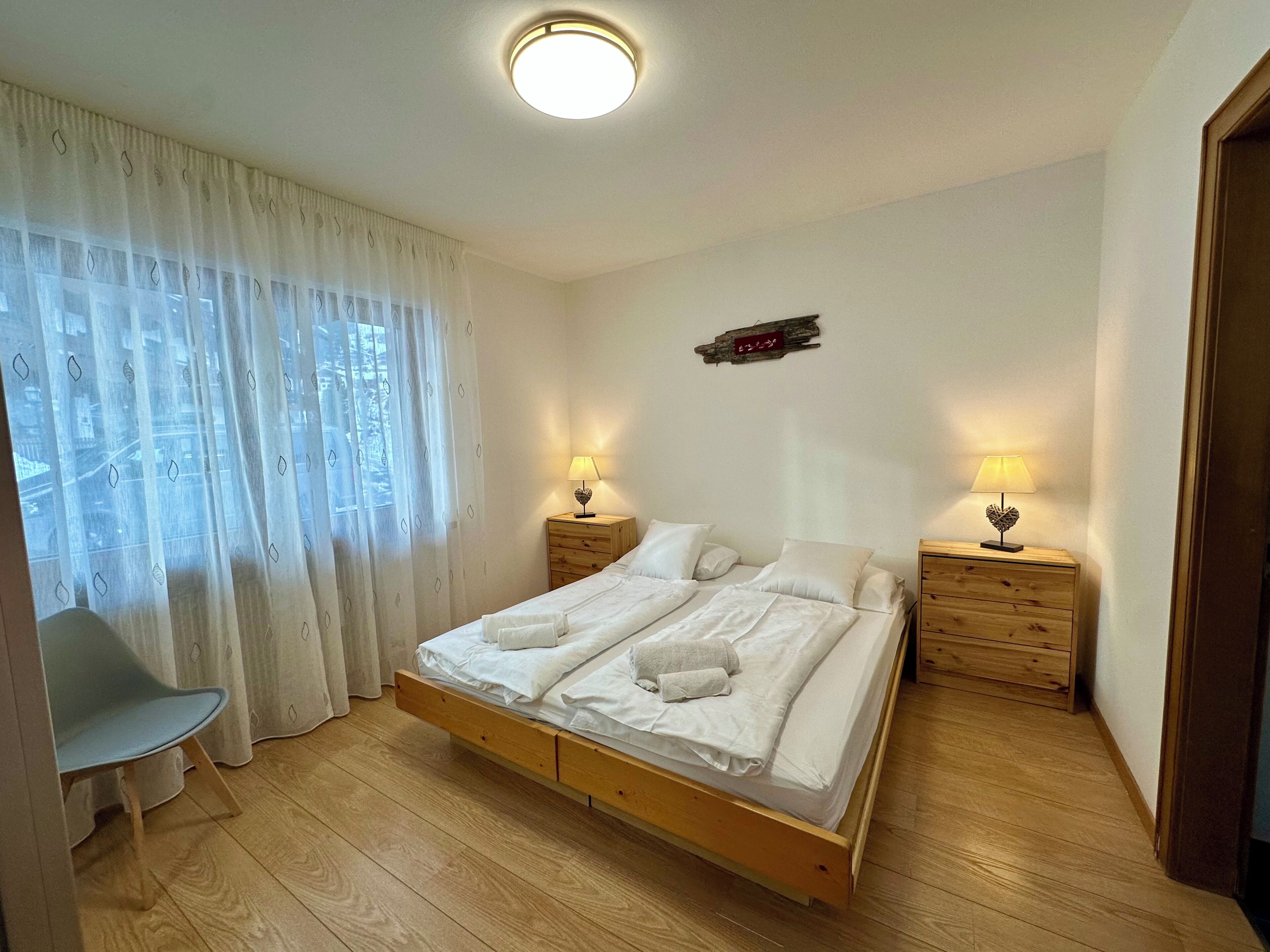 3 bedrooms, iron/ironing board, WiFi, bed sheets