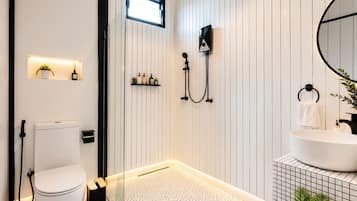 Basic Room, Balcony | Bathroom | Shower, free toiletries, hair dryer, towels