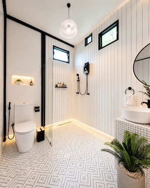 Camera Basic, balcone | Bagno | Doccia, set di cortesia gratuito, asciugacapelli, asciugamani