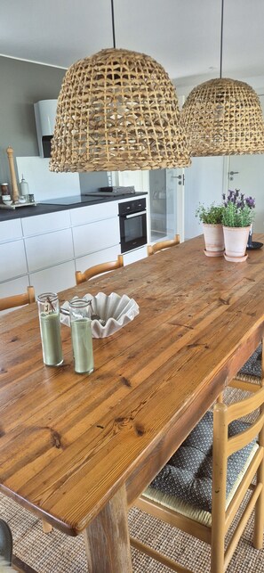 Dining - A bright vacation home on private property. Located close to nature and the beach. (Kerteminde)