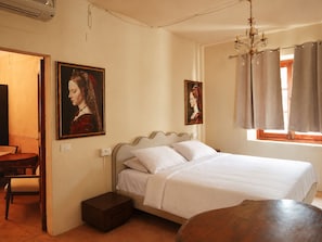 Luxury Suite, 2 Bedrooms, Private Bathroom, Garden View