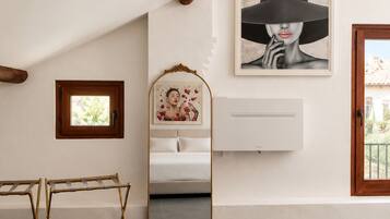 Chambre Double Luxe, 1 très grand lit, salle de bains privée, vue jardin