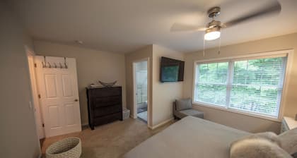 Charming 2BR Petoskey Condo by State Park — Beach, Golf & Ski Retreat