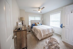 2 chambres, fer et planche à repasser, Wi-Fi gratuit, draps fournis