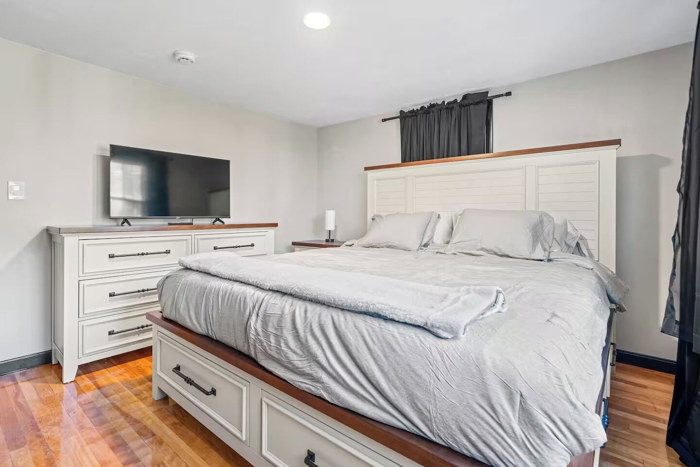 4 bedrooms, WiFi, bed sheets