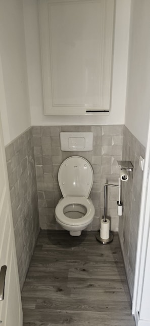 Toalhas de banho, papel higiênico