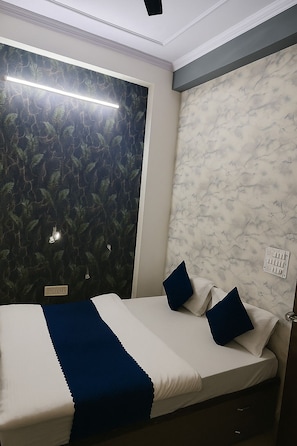 Desk, laptop workspace, free WiFi - Dev Hotel Mansarovar (Jaipur)