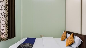 Desk, laptop workspace, WiFi (free) - Dev Hotel Mansarovar (Jaipur)