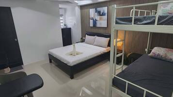 Apartment, 5 Bedrooms, Smoking, Balcony | 5 bedrooms