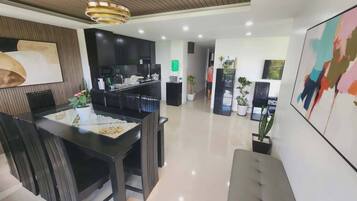 Apartemen, 5 kamar tidur, Boleh Merokok, balkon | Ruang makan
