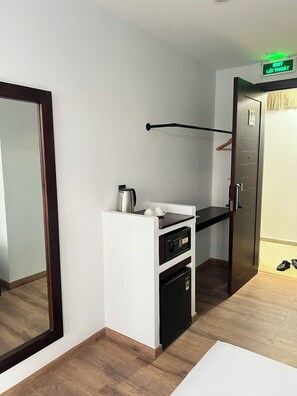 Habitación básica doble, vistas al jardín | Interior