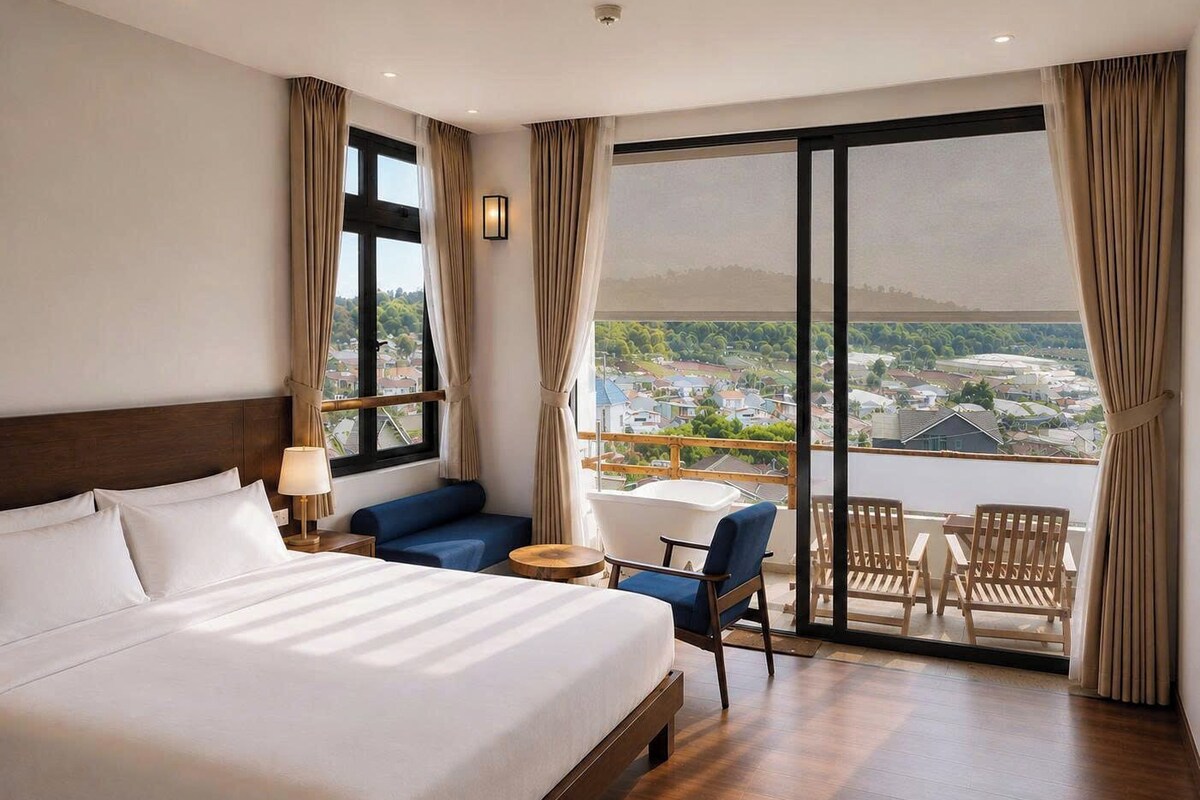 Premium Double Room, Balcony, Hill View | Pemandangan dari bilik