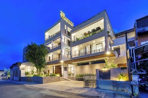 A modern hotel with a two-story structure, balconies, and outdoor lighting. - TimeOut Dalat Boutique Hotel (Lam Vien - Da Lat)
