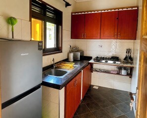 Private kitchen - Tranquil 2-bedroom bungalow in charming Entebbe awaits you (Entebbe)