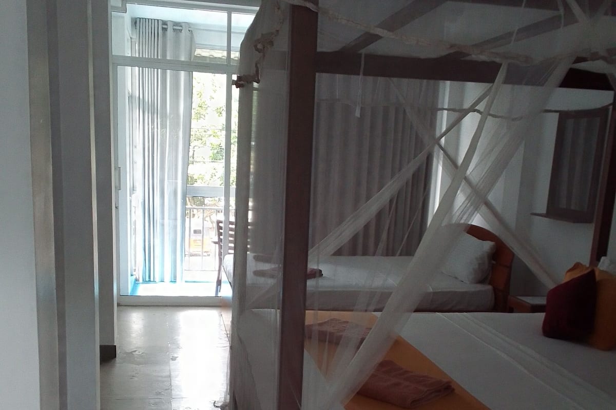 Deluxe-Vierbettzimmer, Balkon, Meerblick | Kostenloses WLAN