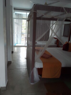 Deluxe-Vierbettzimmer, Balkon, Meerblick | Kostenloses WLAN