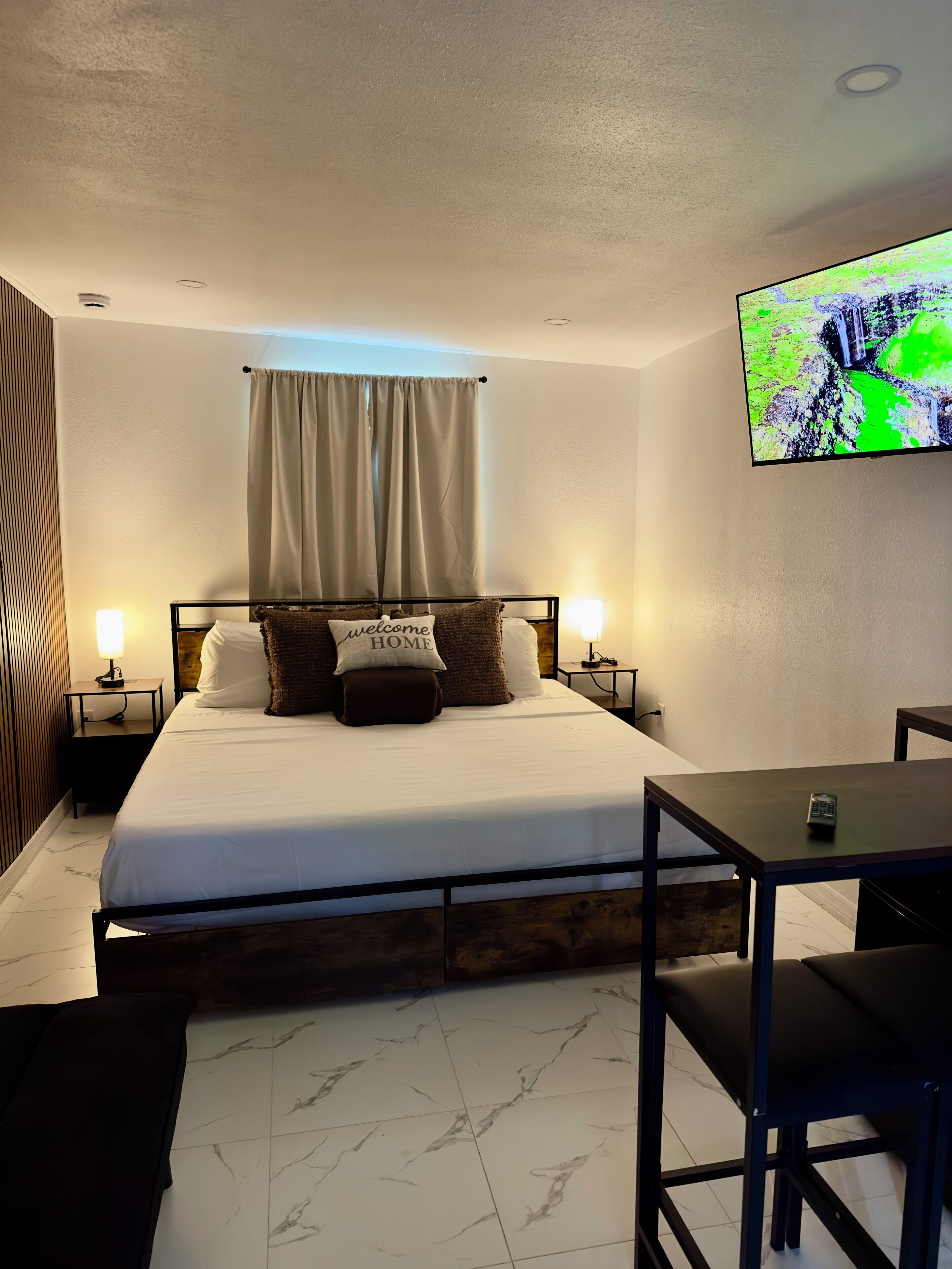 1 chambre, fer et planche à repasser, accès au Wi-Fi (inclus)