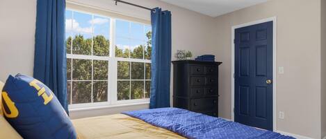 2 bedrooms, desk, iron/ironing board, WiFi