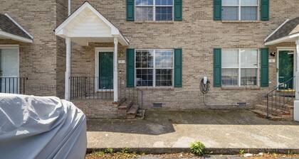 Buc-Themed 2BR Condo · Two En Suites · 5 Min to ETSU, JCMC & the VA