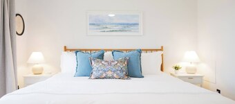 Lakefront Townhome • King Beds • 3 TVs • Pets Ok