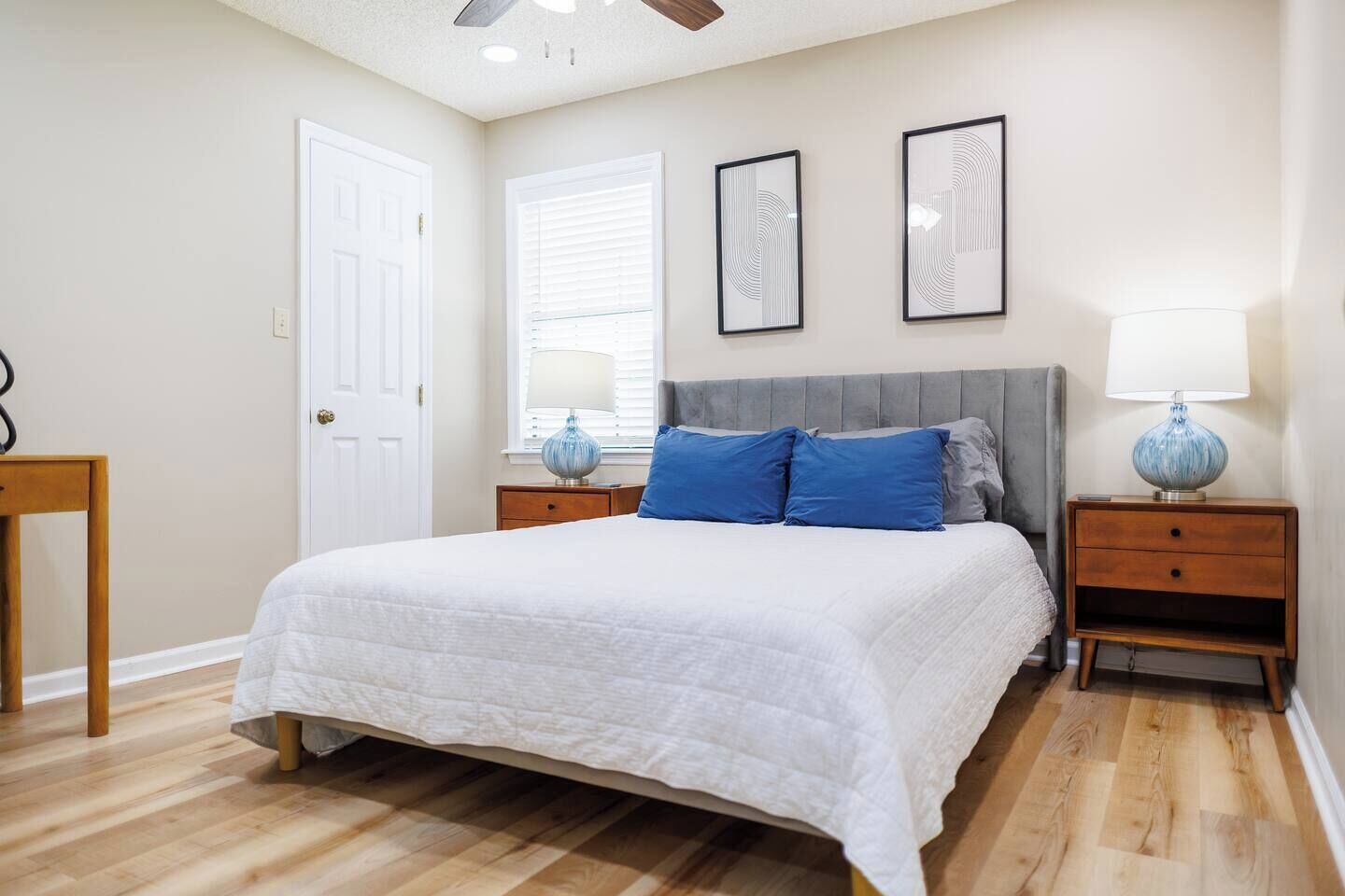 3 habitaciones, escritorio, tabla de planchar con plancha y wifi 