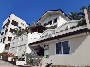 Villa, 4 Bedrooms, Smoking, Private Pool | Exterior - Avana Hills Tagaytay Holiday Villa (Tagaytay)