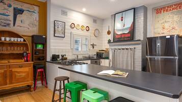 Apartment | Private kitchen | Cookware/dishes/utensils