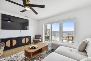 Living area - Luxury Oceanfront Paradise in Madeira Beach (Madeira Beach)