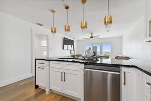 Private kitchen - Luxury Oceanfront Paradise in Madeira Beach (Madeira Beach)